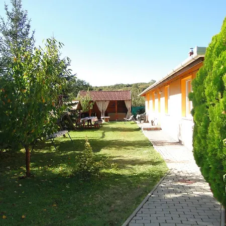 Apartament Vadrozsa Vendeghaz-apartman