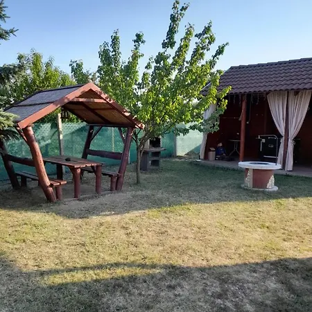 Vadrozsa Vendeghaz-apartman Apartament