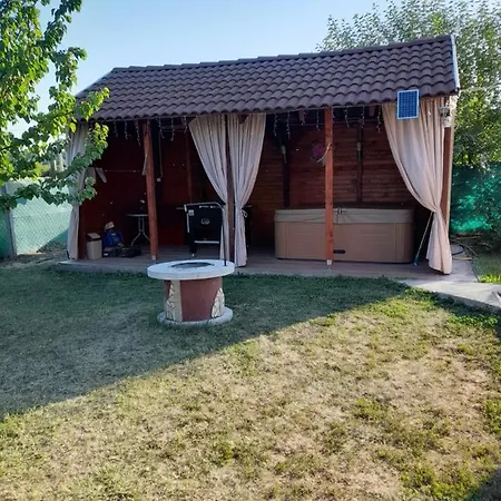 Vadrozsa Vendeghaz-apartman *