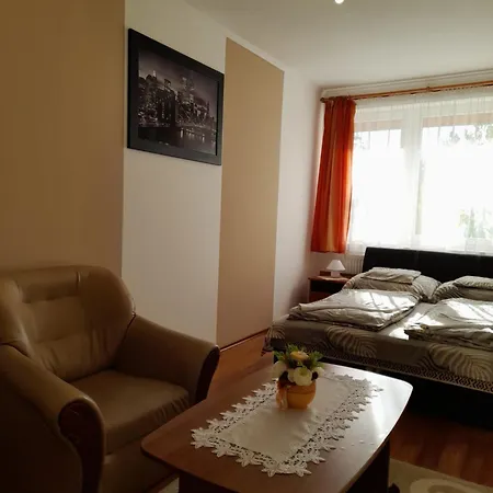 Vadrozsa Vendeghaz-apartman Apartament *