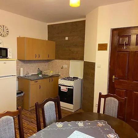 Vadrozsa Vendeghaz-apartman