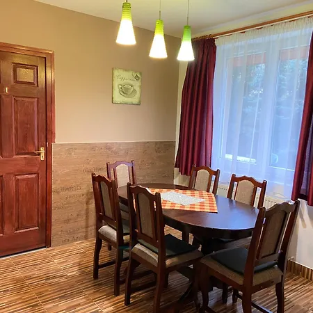 Vadrozsa Vendeghaz-apartman Demjén