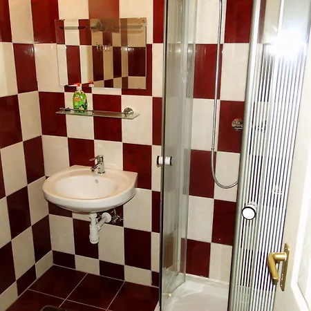 Vadrozsa Vendeghaz-apartman *