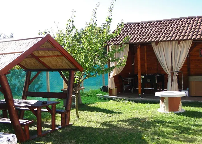 Vadrozsa Vendeghaz-apartman Lejlighed Demjén
