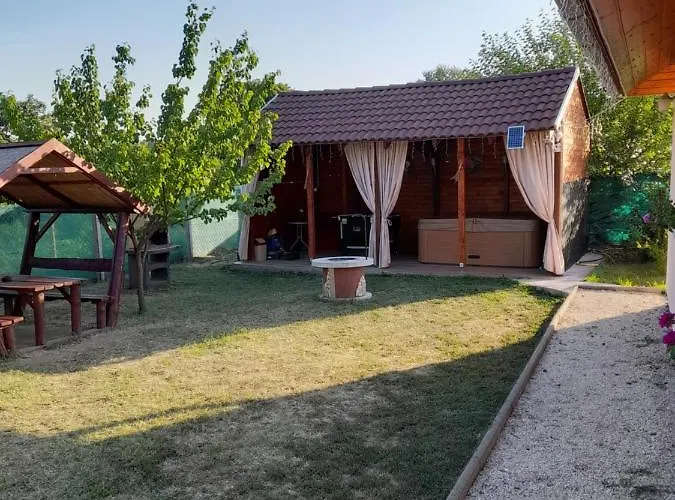 Vadrozsa Vendeghaz-apartman Lejlighed